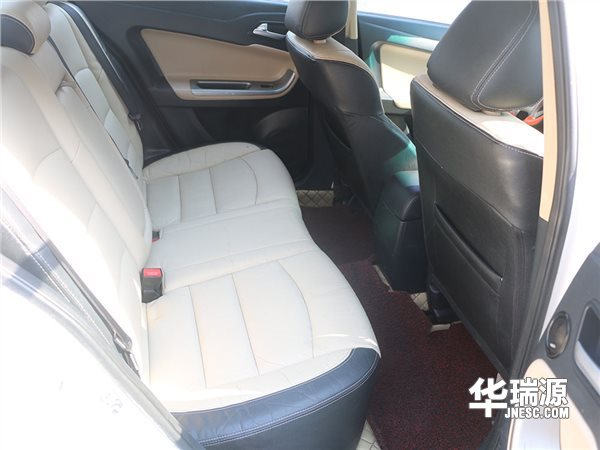 白色海马福美来,大方时髦,扎实稳健