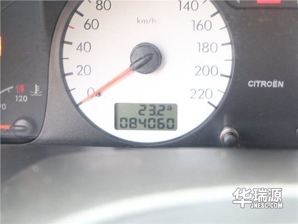 2006款雪铁龙爱丽舍,内饰干净,车子的状况好