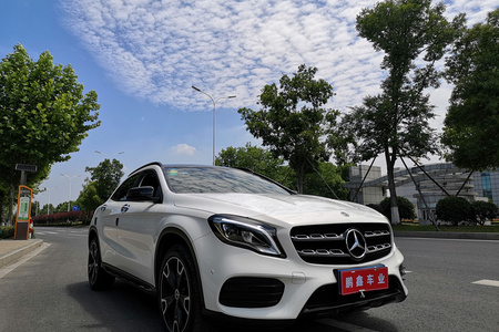 湖州二手奔驰GLA 2017款 GLA 220 4MATIC 豪华版